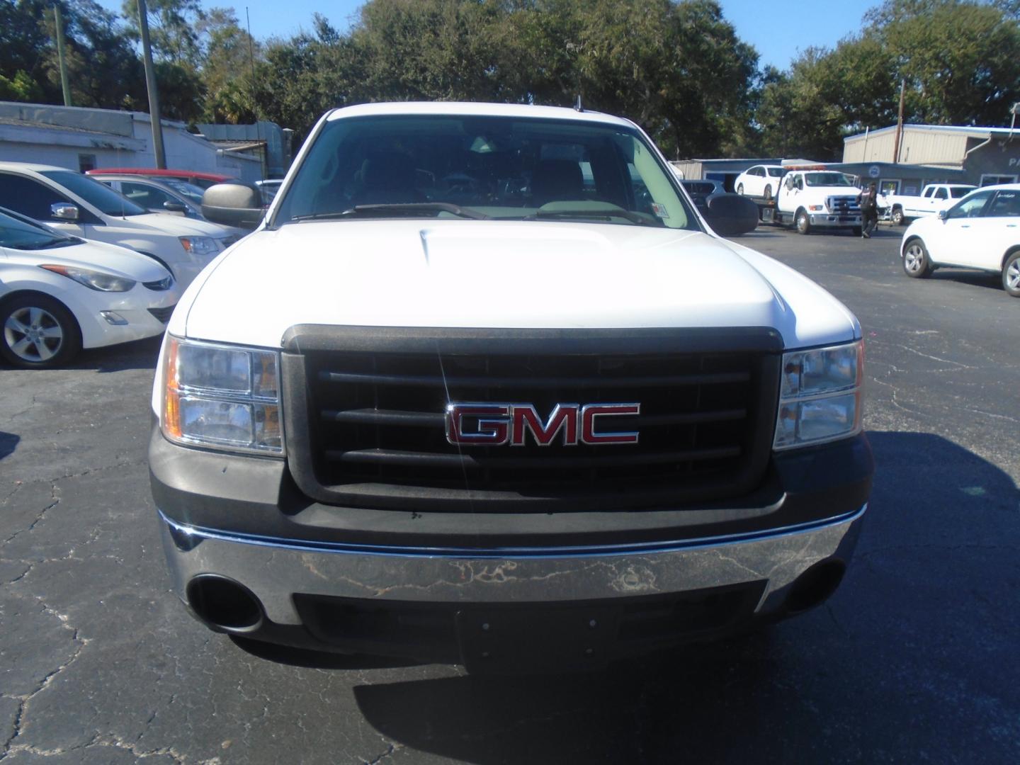 2008 GMC Sierra 1500 SLE1 Long Box 2WD (1GTEC14X28Z) with an 4.3L V6 OHV 12V engine, 4-Speed Automatic transmission, located at 6112 N Florida Avenue, Tampa, FL, 33604, (888) 521-5131, 27.954929, -82.459534 - Photo#1